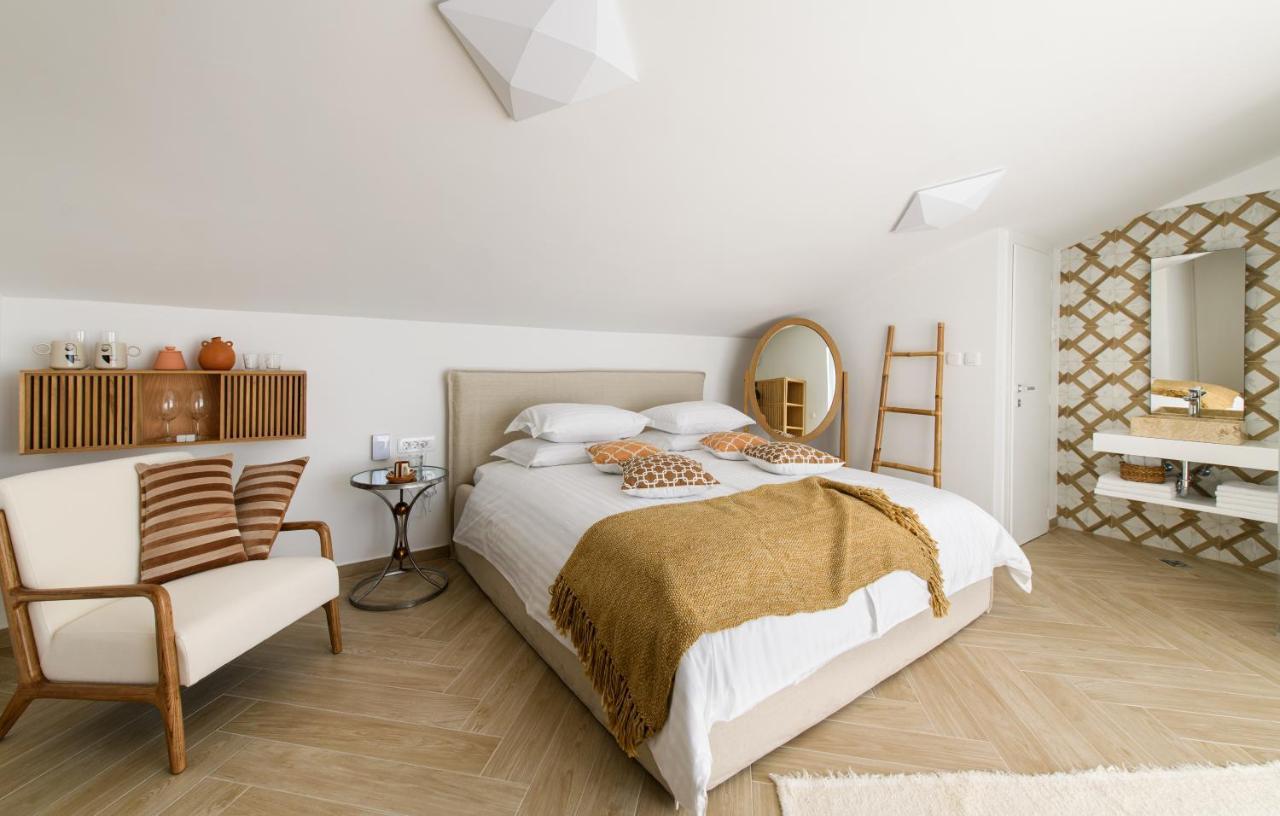 Gallery Luxury Suites & Rooms-Only Adults Split Exteriör bild