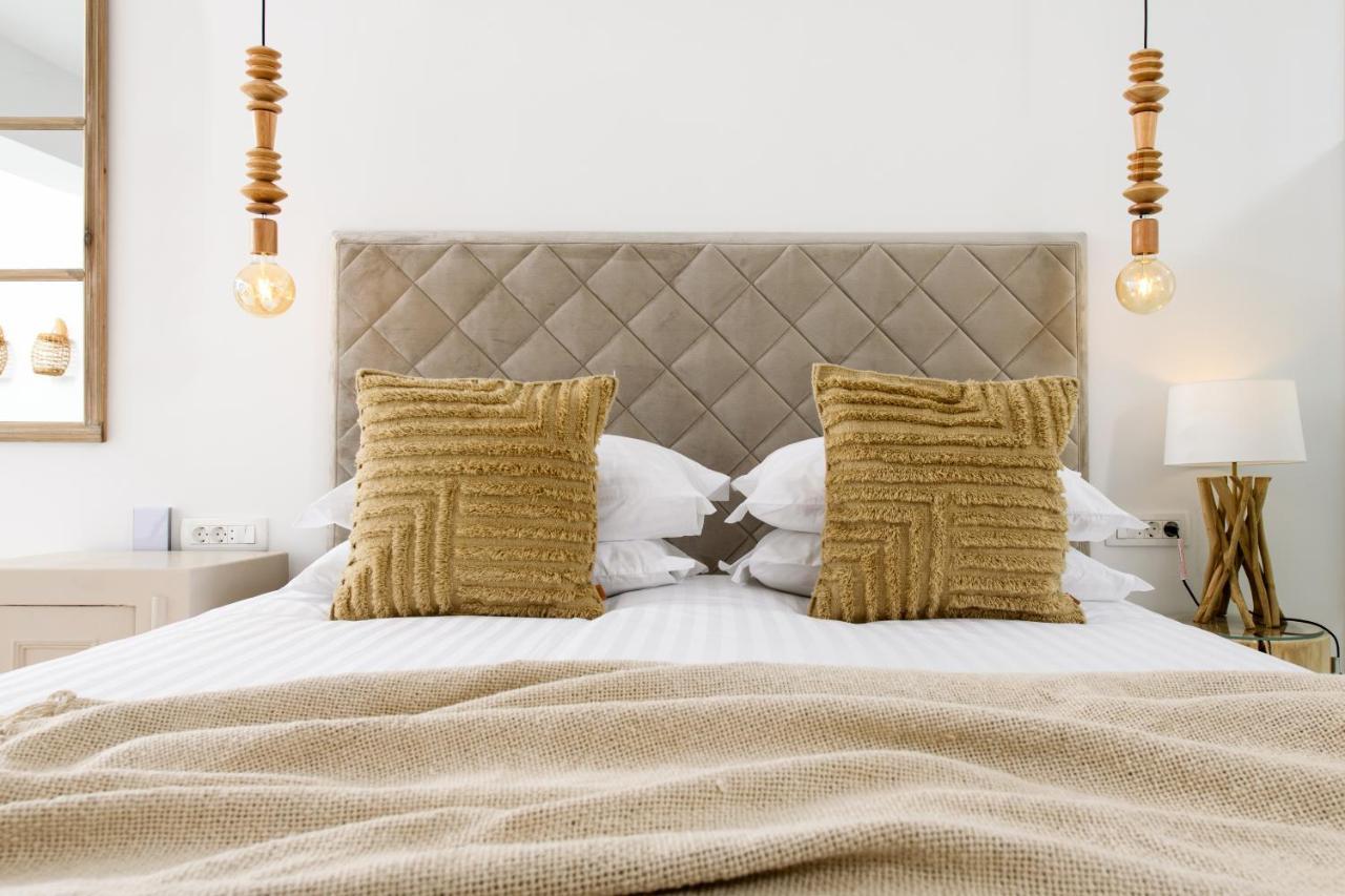 Gallery Luxury Suites & Rooms-Only Adults Split Exteriör bild