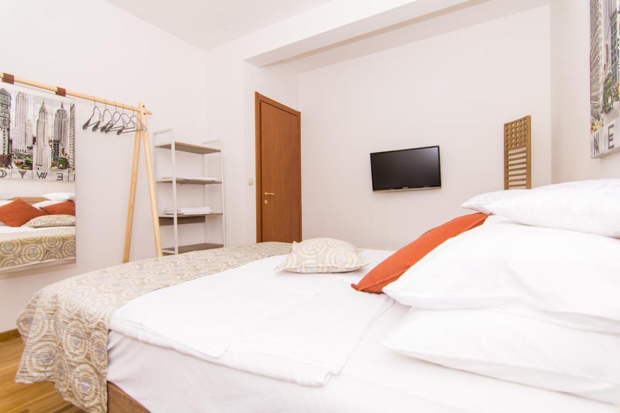 Gallery Luxury Suites & Rooms-Only Adults Split Exteriör bild