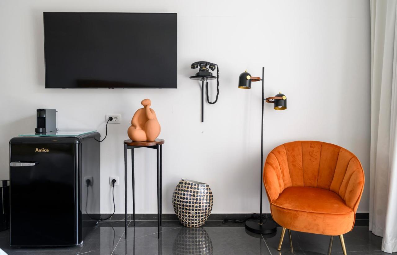 Gallery Luxury Suites & Rooms-Only Adults Split Exteriör bild
