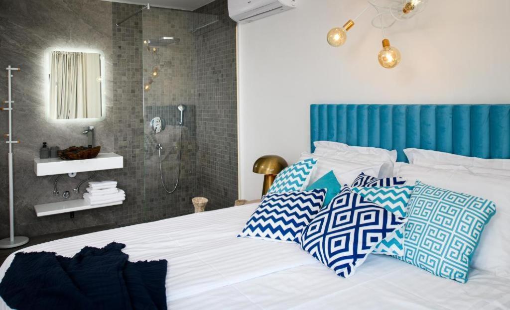 Gallery Luxury Suites & Rooms-Only Adults Split Exteriör bild