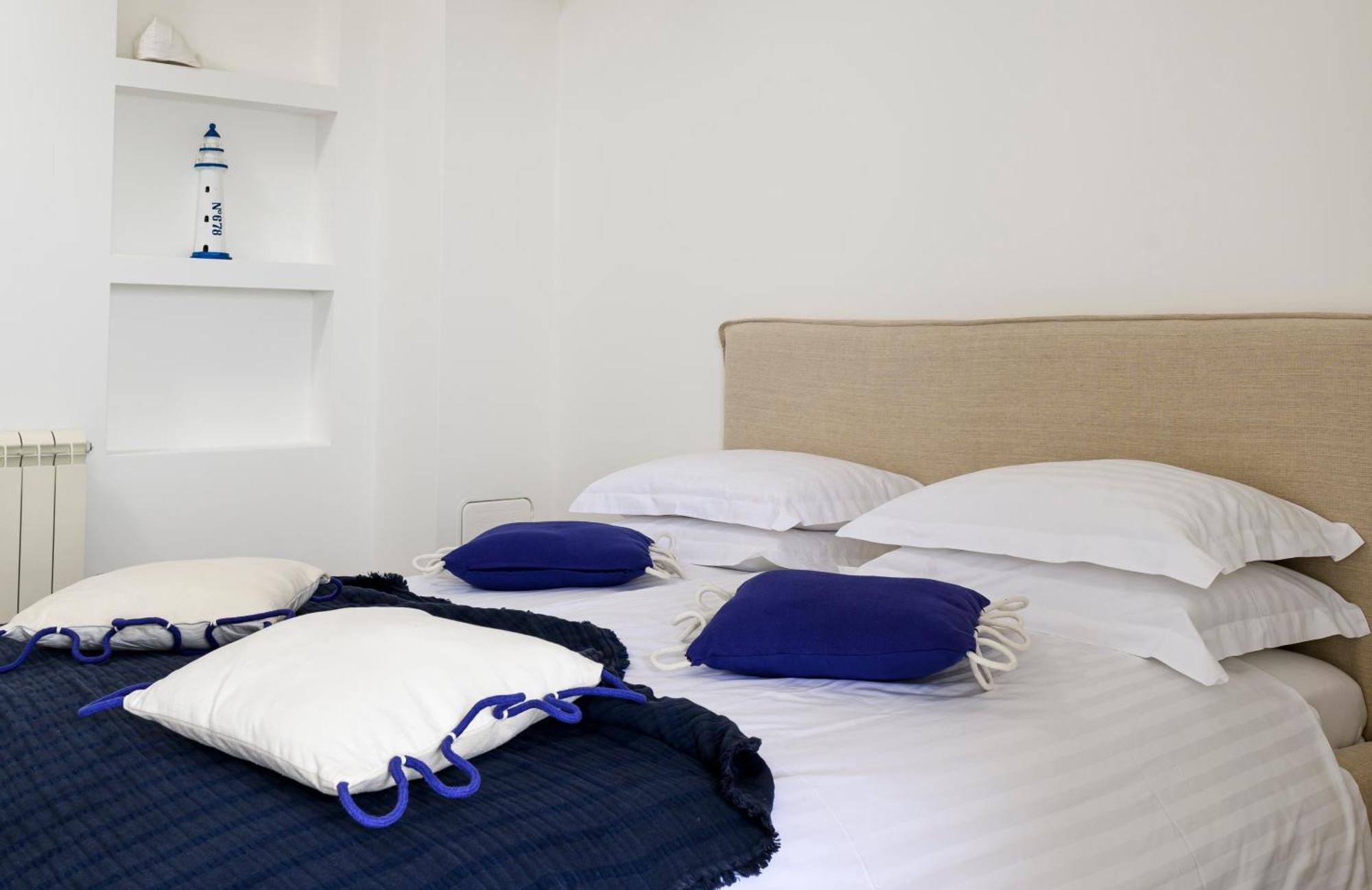 Gallery Luxury Suites & Rooms-Only Adults Split Exteriör bild